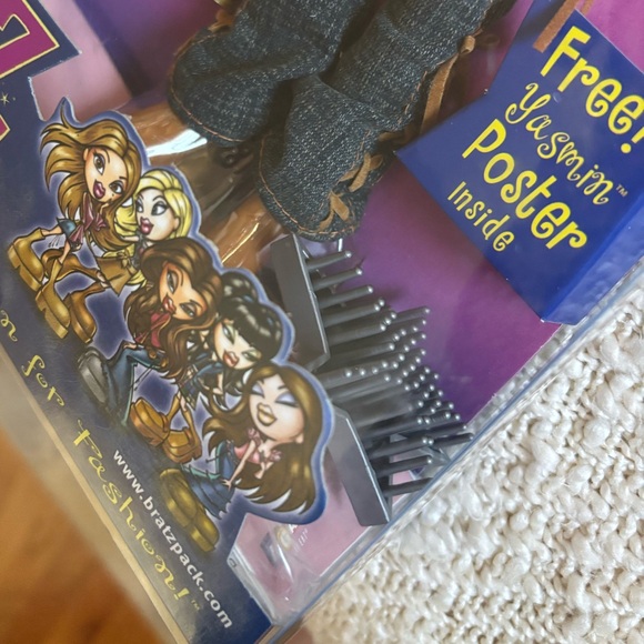 Bratz Yasmin Doll with Outfit and Boots - Picture 9 of 9